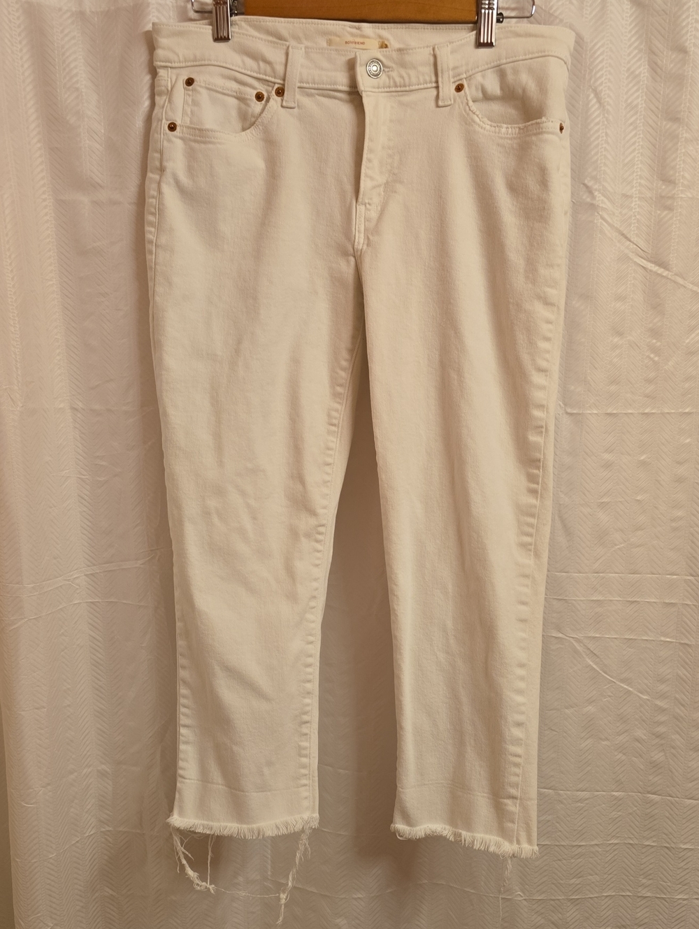 Levi's Jeans Women's Size 12 White Boyfriend Frayed-hem Raw Cut Crop